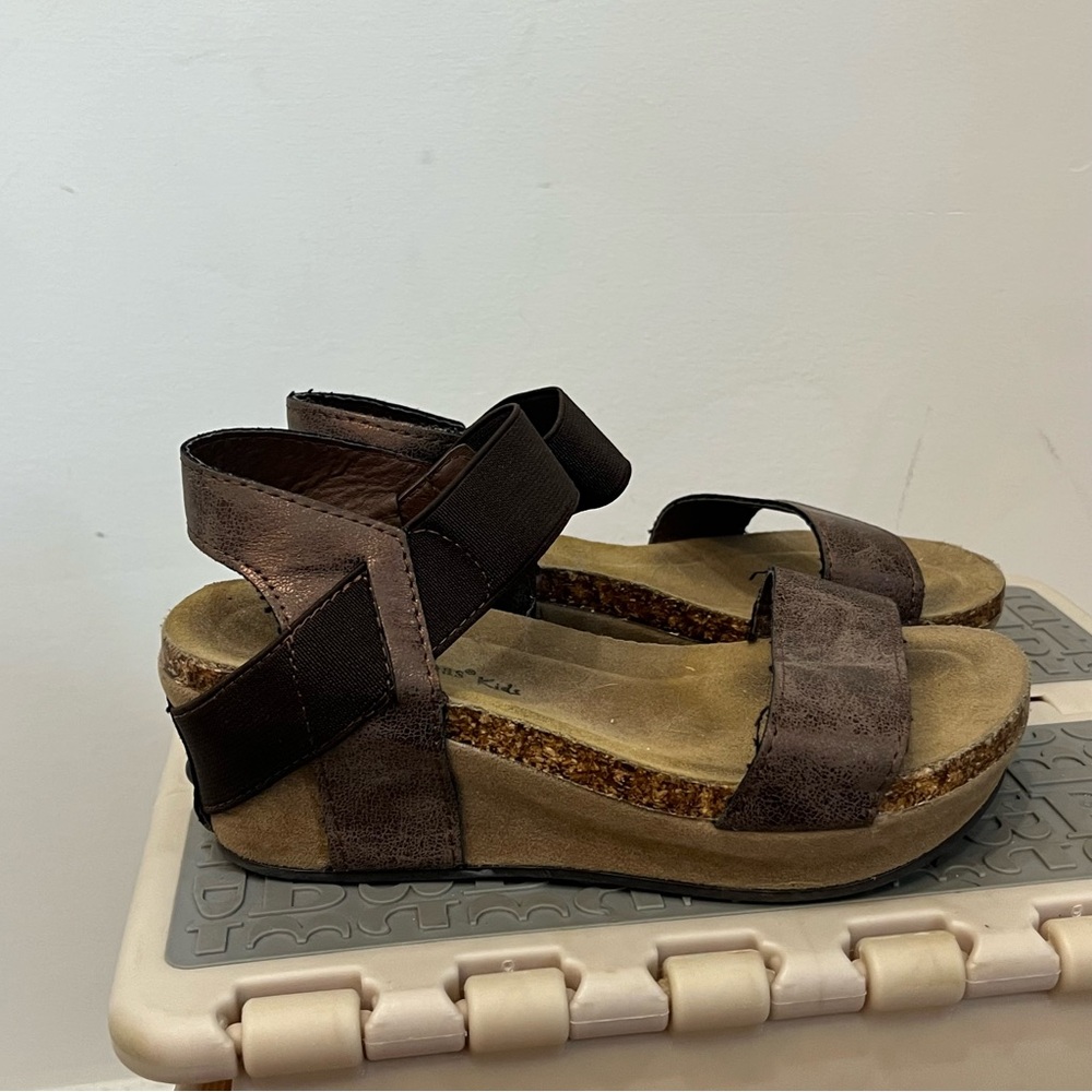 Pierre Dumas Girls brown wedges size 13 sandals